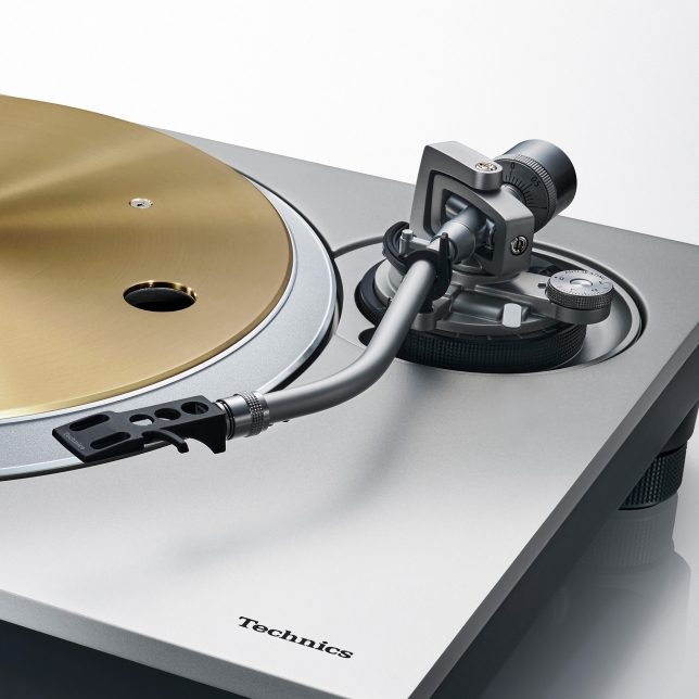 Technics SL-1300GE-K ast 2504484.jpg.pub .thumb .644.644