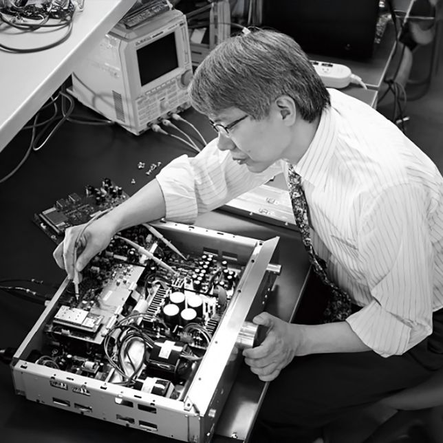 Technics EAH-AZ100E1K Technics EAH-AZ100 edice Rolling Stones, TWS špunty do uší s ANC (měnič Magnetic Fluid Driver, Voice Focus AI, Multipoint 3), černé 9 Pokročilá japonská technologie