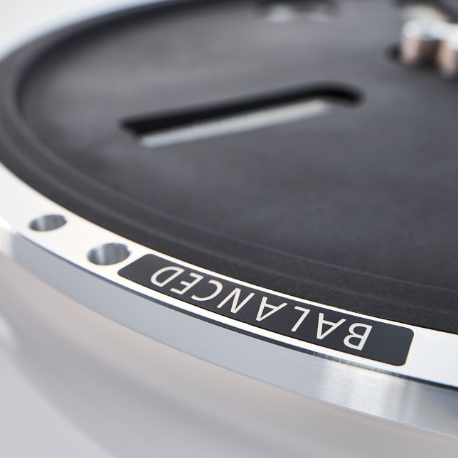 Technics SL-1200GMEES Technics SL-1200GME gramofon s přímým pohonem (antivibrační konstrukce, vysoká citlivost počátečního pohybu, stabilní otáčky), stříbrný 9 Vysoce přesné seřízení vyvážení